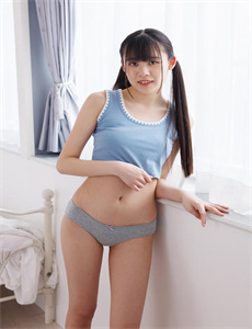 《粉嫩的女同事24p》