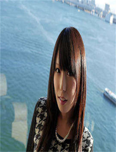 《娇妻肉交换27部多P小美与子》